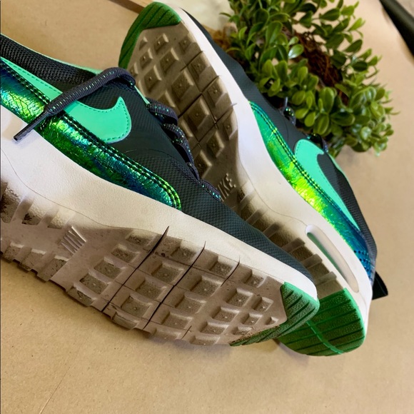 Women’s Air Max Thea Nike’s - Picture 2 of 8